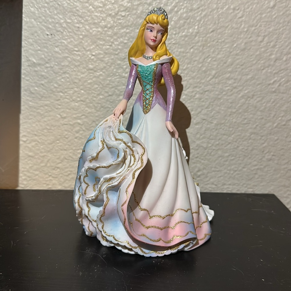 Aurora couture de force figurine - Disney showcase collection - pink and blue